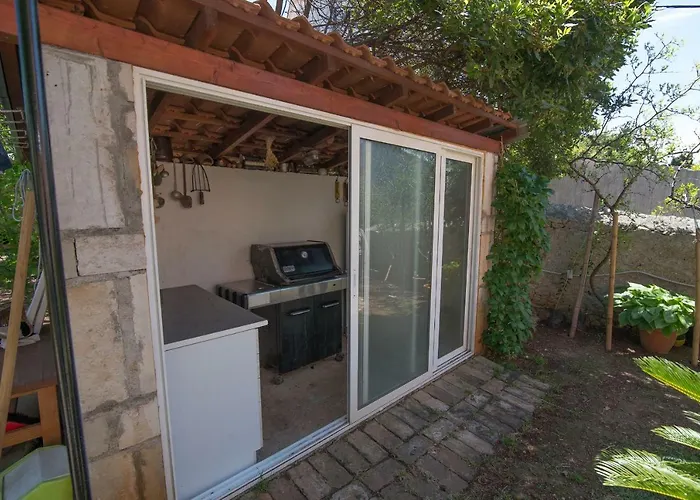 アパート Andjelka B4